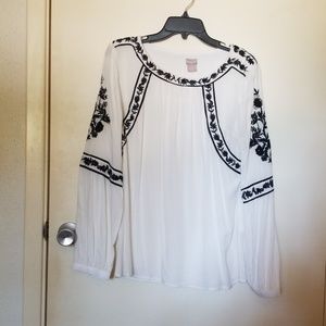 Gorgeous Chico's embroidered top